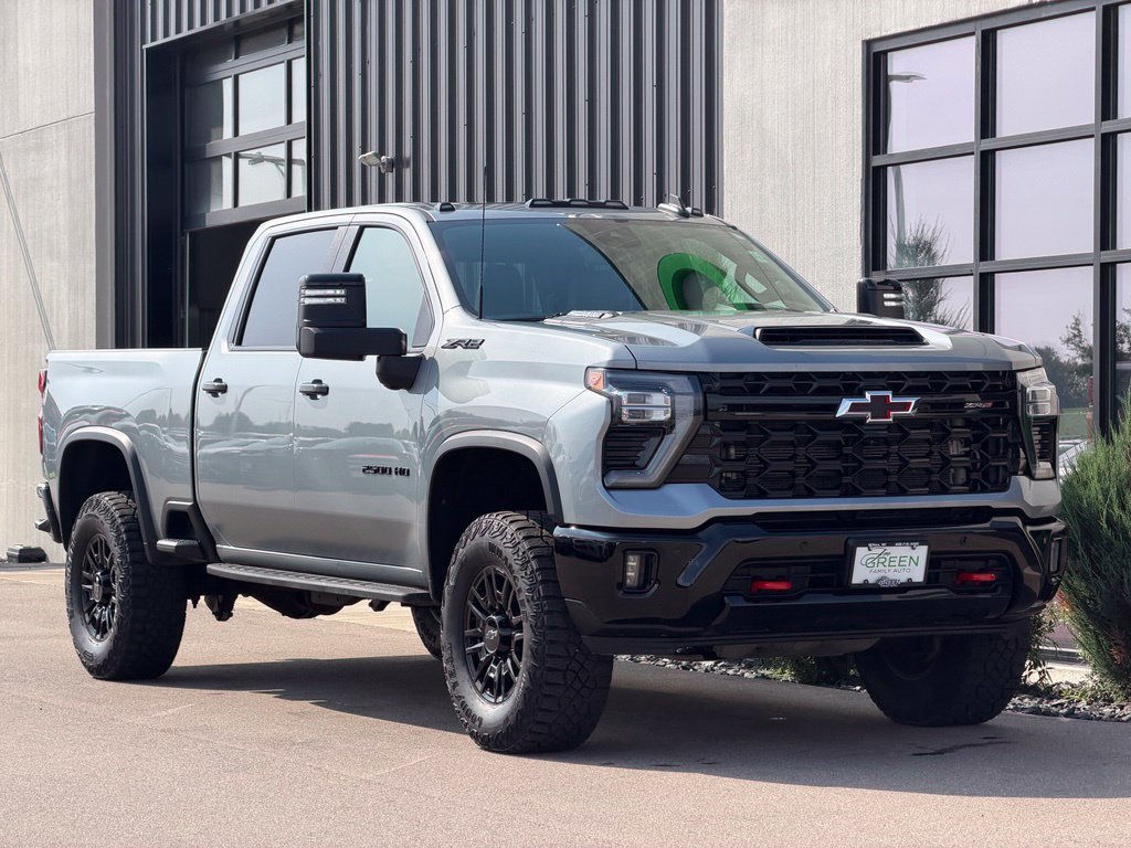 Used 2025 Chevrolet Silverado 2500 ZR2 w/ Technology Package AWD/4WD image 4