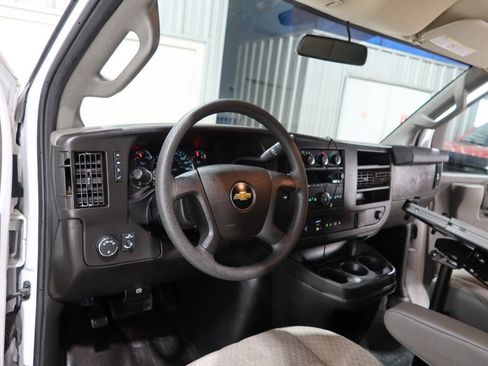 Used 2021 Chevrolet Express 2500 RWD image 23