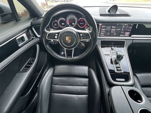 Used 2018 Porsche Panamera 4S image 11