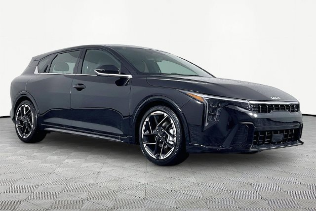 New 2027 Kia K4 GT-Line Turbo FWD image 3