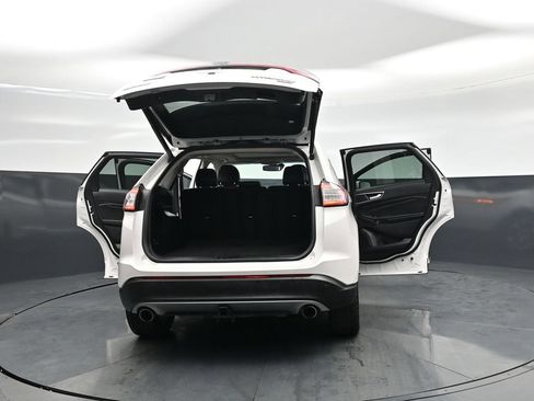Used 2018 Ford Edge Titanium w/ Equipment Group 302A AWD/4WD image 33