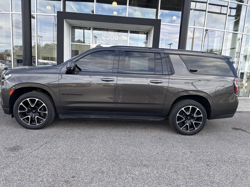 Used 2021 Chevrolet Suburban RST w/ Luxury Package image 2