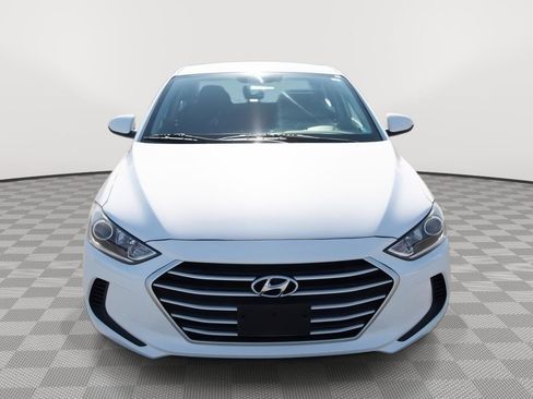 Used 2018 Hyundai Elantra SE image 2
