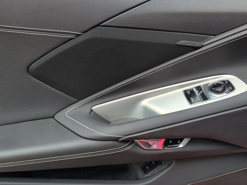 Used 2021 Chevrolet Corvette Stingray Coupe w/ Z51 Performance Package image 20