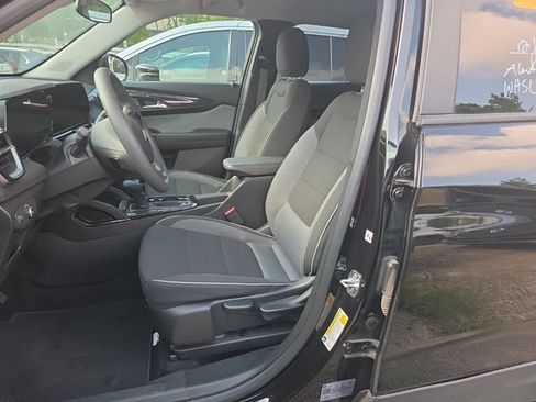 Used 2025 Chevrolet TrailBlazer LT AWD/4WD image 3