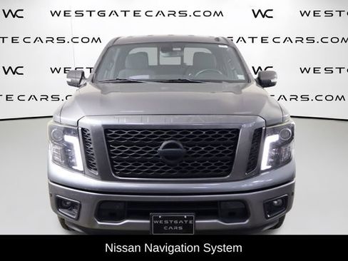 Used 2019 Nissan Titan SV w/ SV Convenience Package RWD image 2