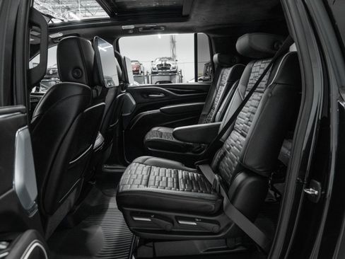 Used 2024 Cadillac Escalade ESV V w/ LPO, Floor Liner Package AWD/4WD image 28