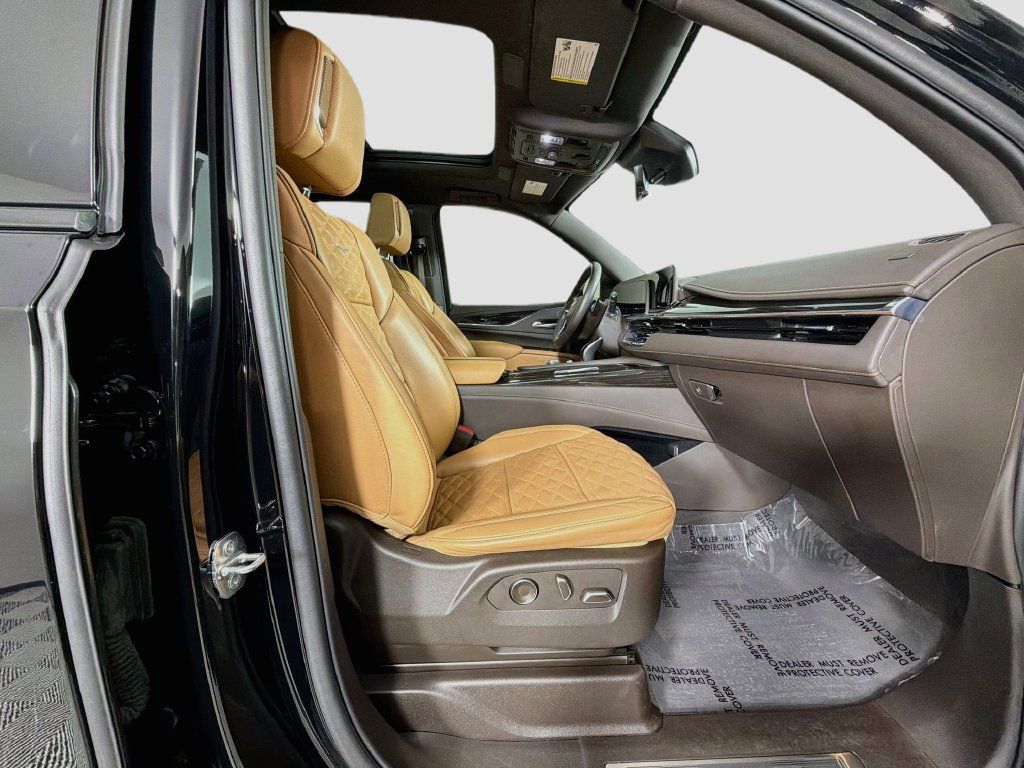 Used 2024 Cadillac Escalade Sport w/ LPO, ONYX Package AWD/4WD image 31