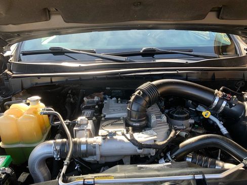 Used 2016 Nissan Titan SL image 9