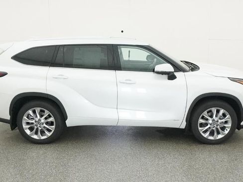 New 2026 Toyota Highlander Limited AWD/4WD image 11