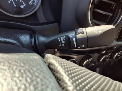 Used 2017 Toyota Tacoma TRD Off-Road AWD/4WD image 12
