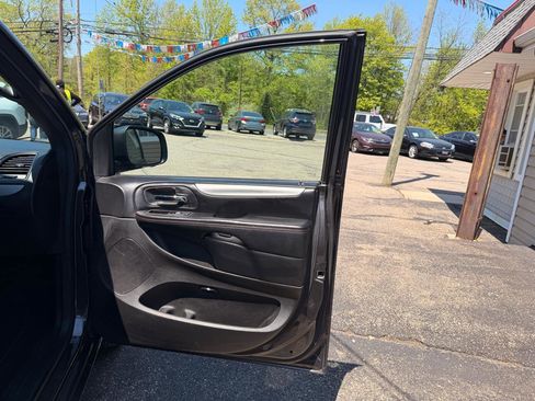 Used 2019 Dodge Grand Caravan GT FWD image 26