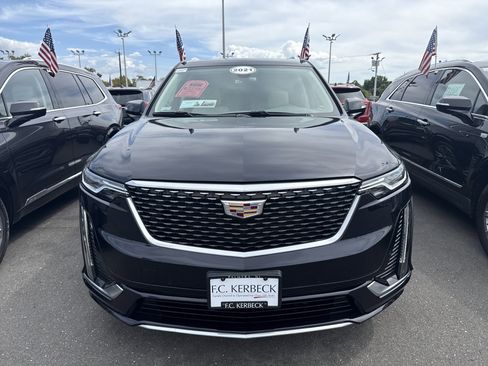 Used 2021 Cadillac XT6 Premium Luxury image 3