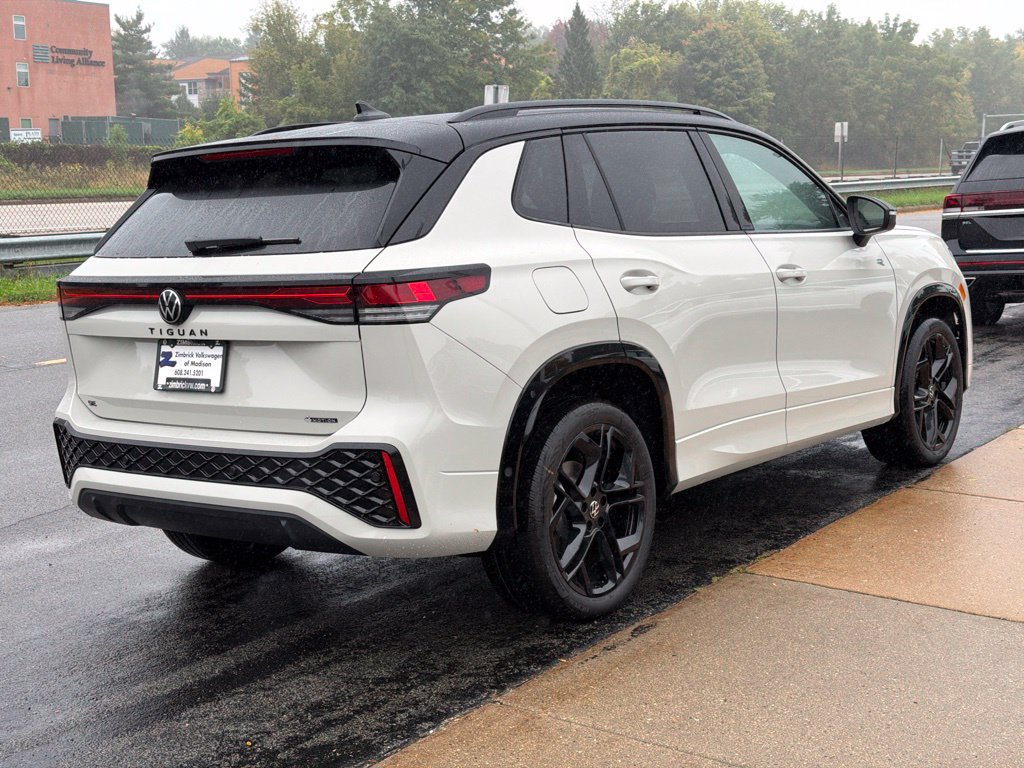 New 2026 Volkswagen Tiguan SE R-Line AWD/4WD image 8