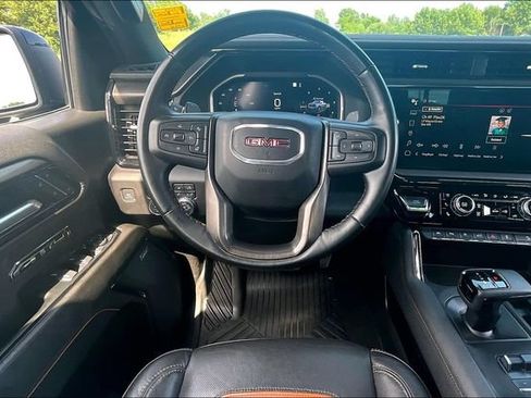 Used 2023 GMC Sierra 1500 AT4 w/ Technology Package AWD/4WD image 9