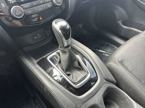 Used 2018 Nissan Rogue SL FWD image 33
