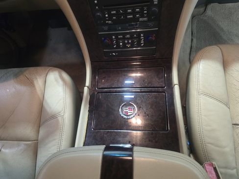 Used 2010 Cadillac Escalade Luxury image 30