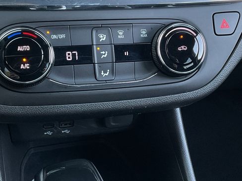 Used 2025 Buick Envista Preferred image 32