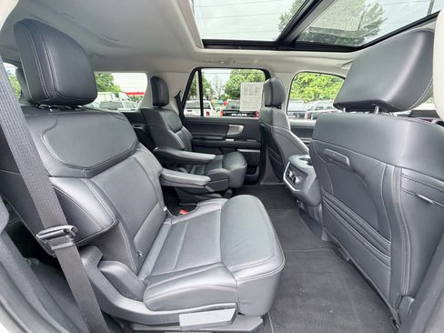 Used 2025 Ford Expedition Platinum AWD/4WD image 27