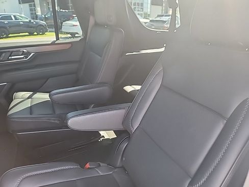Used 2025 GMC Yukon Denali RWD image 20