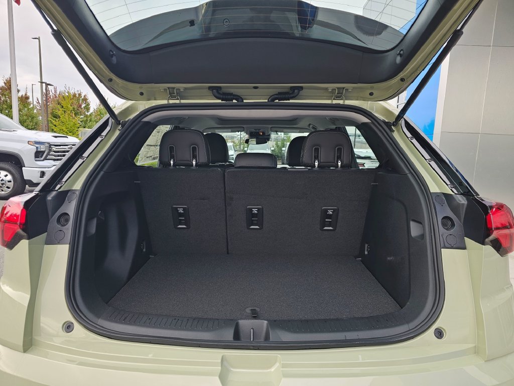 New 2027 Chevrolet Bolt LT w/ Dual Panel Sunroof Package FWD image 17