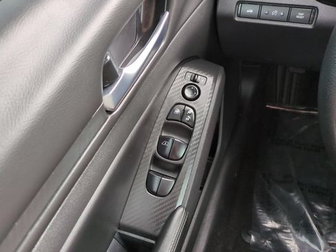 Used 2024 Nissan Altima 2.5 SV FWD image 18