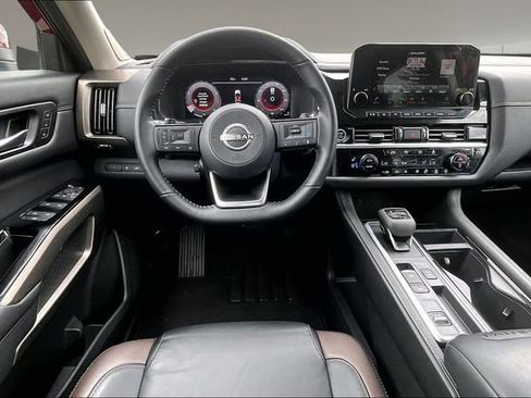 Used 2023 Nissan Pathfinder Platinum FWD image 8