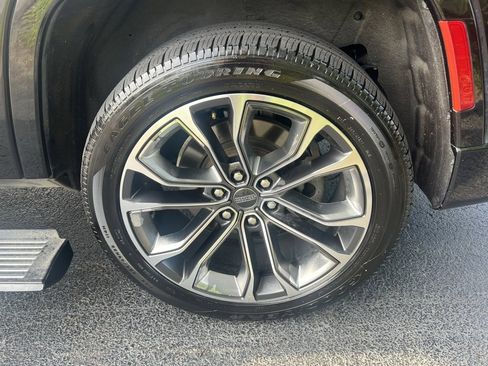 Used 2022 Jeep Grand Wagoneer Series III w/ Rear Seat Video Group 1 image 7