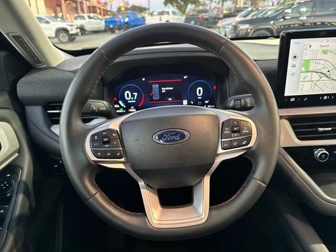 Used 2025 Ford Explorer Active image 14