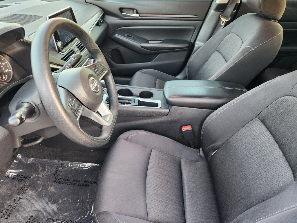 Used 2025 Nissan Altima 2.5 SV FWD image 13