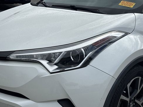Used 2019 Toyota C-HR XLE image 6