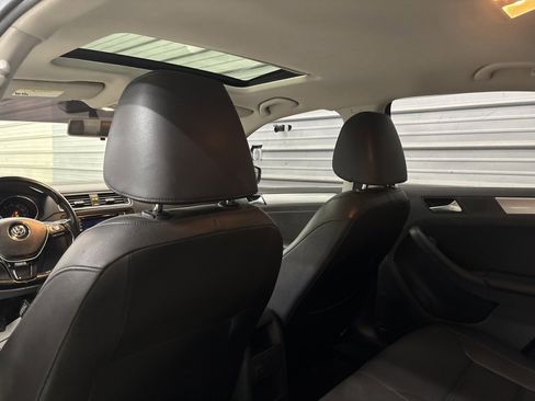 Used 2017 Volkswagen Jetta SE image 25