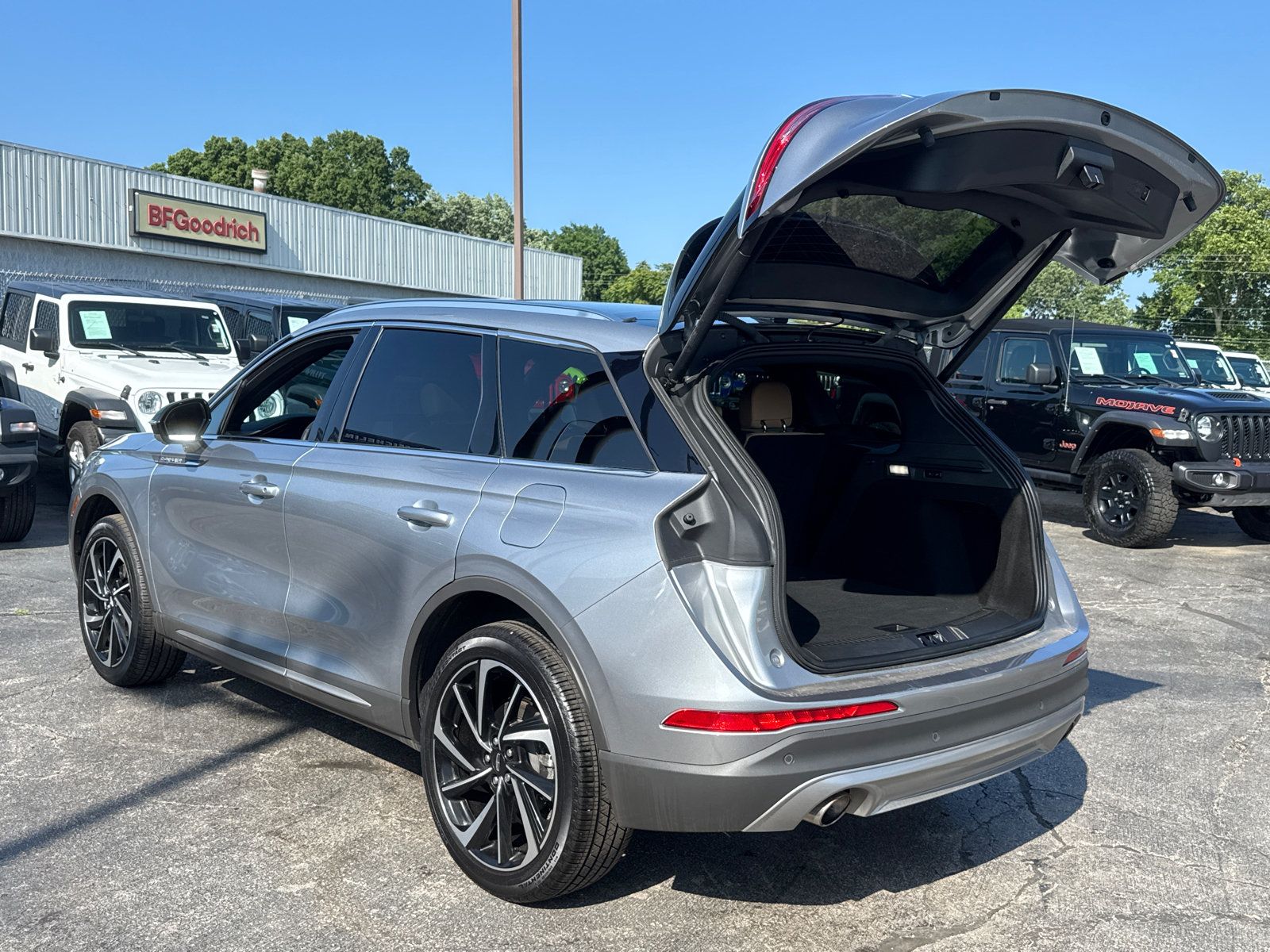 Used 2023 Lincoln Corsair Reserve w/ Equipment Group 201A AWD/4WD image 19