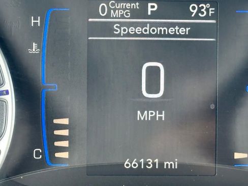 Used 2023 Chrysler Voyager LX FWD image 16