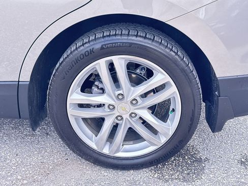 Used 2018 Chevrolet Equinox Premier FWD image 12