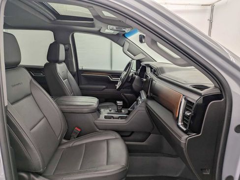 Used 2025 GMC Sierra 1500 Denali w/ Technology Package AWD/4WD image 24
