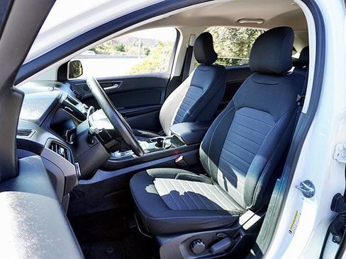 Used 2018 Ford Edge SE image 17