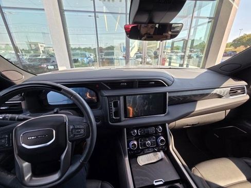 Used 2024 GMC Yukon Denali w/ Advanced Technology Package AWD/4WD image 14