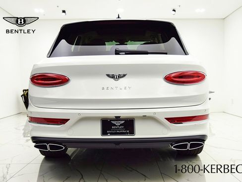 Used 2024 Bentley Bentayga AWD/4WD image 11