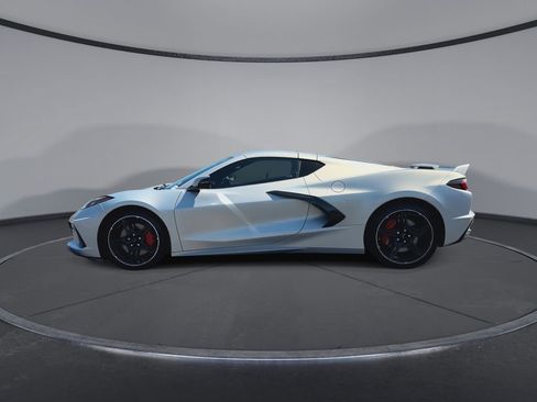 Used 2021 Chevrolet Corvette Stingray Coupe w/ Z51 Performance Package RWD image 5