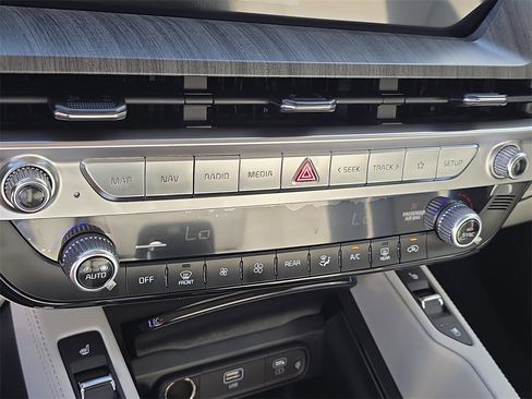New 2025 Kia Telluride EX image 28