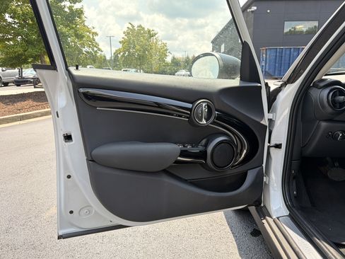 Used 2024 MINI Cooper 4-Door Hardtop FWD image 16