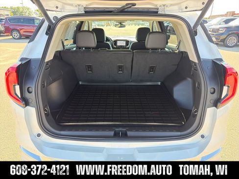 Used 2024 GMC Terrain Denali w/ Denali Premium Package AWD/4WD image 23