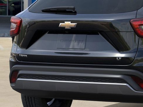 New 2026 Chevrolet Trax LT w/ Driver Confidence Package image 14