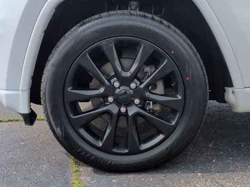 Used 2019 Jeep Grand Cherokee Altitude AWD/4WD image 14