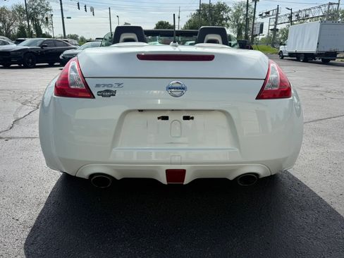 Used 2014 Nissan 370Z Touring w/ Sport Package RWD image 4