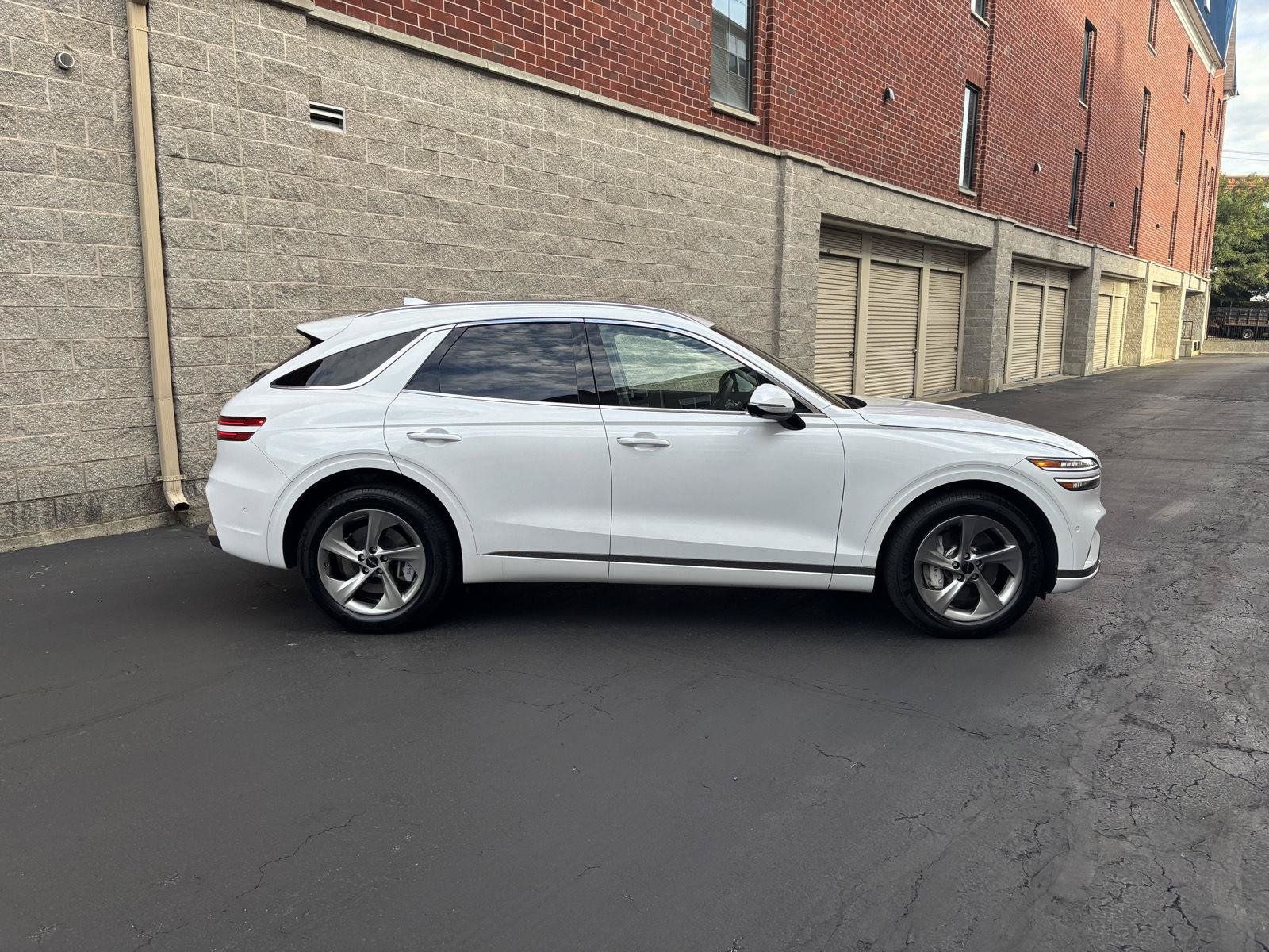 Used 2026 Genesis GV70 2.5T Advanced AWD/4WD image 2