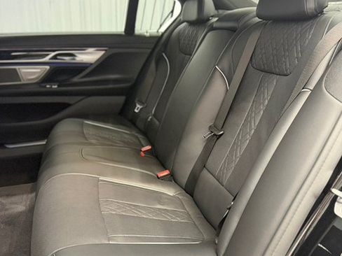 Used 2022 BMW 750i xDrive w/ Executive Package AWD/4WD image 14