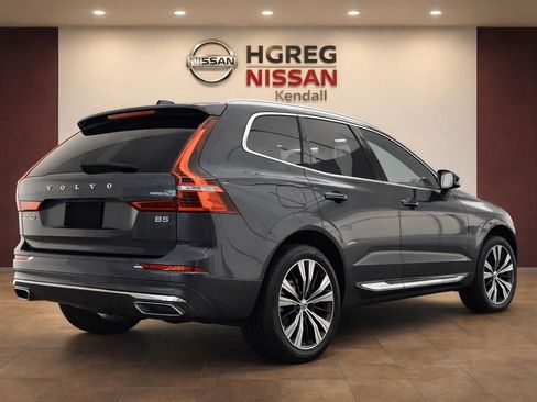 Used 2023 Volvo XC60 B5 Ultimate w/ Protection Package Premier FWD image 4