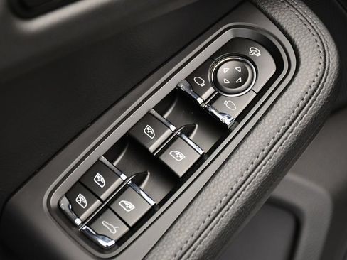 Certified 2026 Porsche Macan AWD/4WD image 38